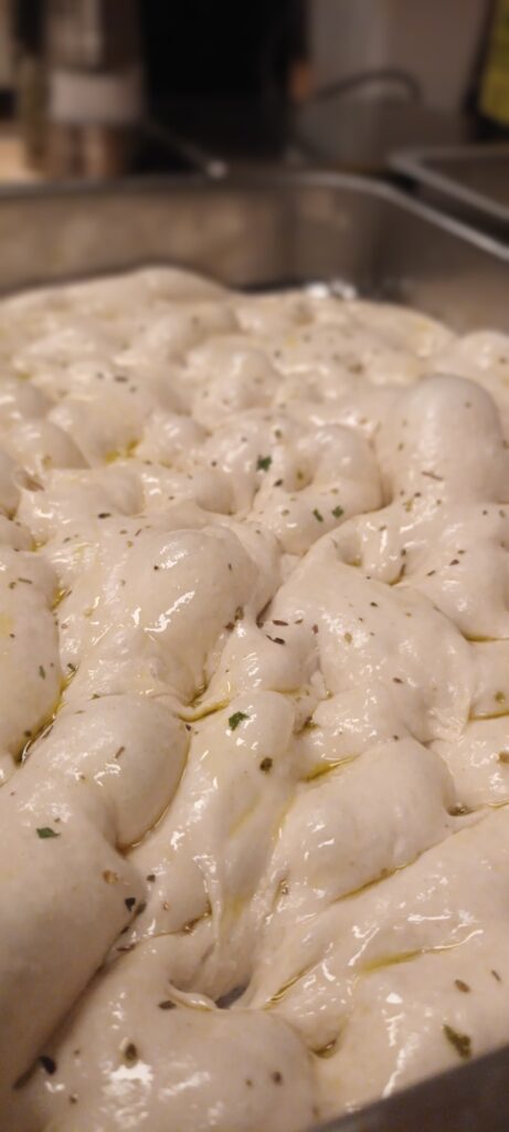 Focaccia op basis van zuurdesem, op zaterdag te bestellen bij Hanna's schuurbrood