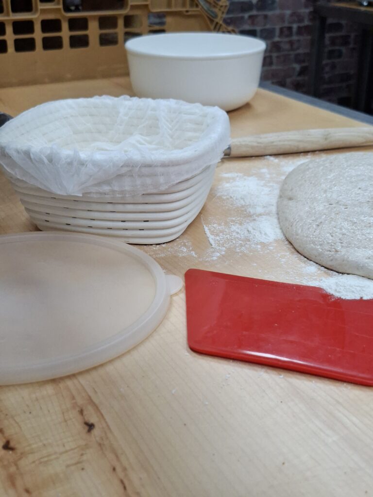 Hoofdtrefwoorden: zuurdesemworkshop Geldermalsen zuurdesembrood bakken workshop workshop zuurdesem Betuwe brood bakken workshop Voedselbos Lingehout ambachtelijk brood bakken cursus