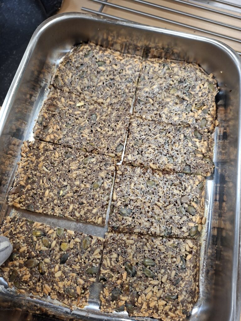 Pitten en zaden crackers zonder onnodige toevoegingen, keto, koolhydraatarm, glutenvrij.