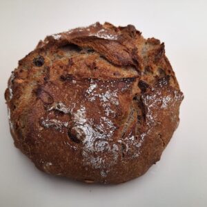 rozijnen nen notenbrood, zuurdesembrood met boekweit