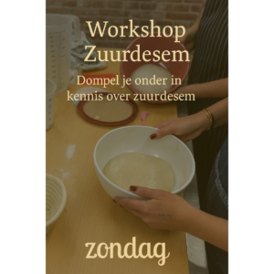 Workshop zuurdesembrood bakken - Basis Deze workshop duurt 3 uur. Tijdens deze workshop leg ik je uit hoe je je starter kan onderhouden, welk meelsoort geschikt is en hoe de fermentatie werkt. We gaan een een deeg opstarten, brood vormen en afbakken volgens een stappenplan dat je later zelf thuis ook kan gaan gebruiken. We gaan een brood in een "dutch oven" bakken en "vrij in de oven" zoals je dit thuis ook zou kunnen doen. Je krijgt handvatten om thuis aan de slag te gaan. We bakken tijdens deze workshop een rustiek zuurdesembrood.