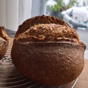 spelt desembrood met emmermeel, oergraan met veel voedingsstoffen en beter te verdragen voor de darmwand